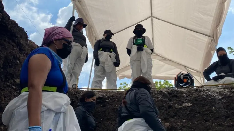 Continúa la recuperación humanitaria en fosa común del panteón 21 de Marzo