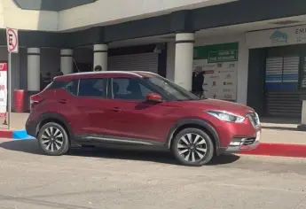 Atacan a balazos una camioneta en robo violento registrado en sector del Valle en Culiacán