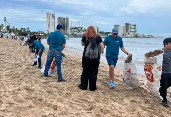 Encabeza Estrella Palacios campaña Mazatlán te quiero Limpio” en playas de Mazatlán