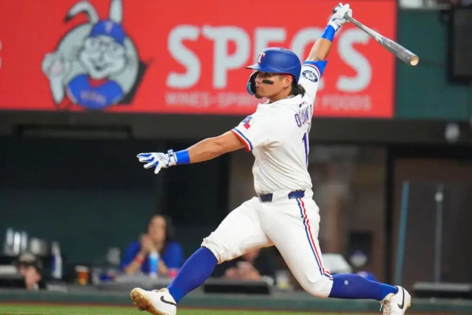 Alejandro Osuna recibe llamado de los Rangers ante baja de Evan Carter
