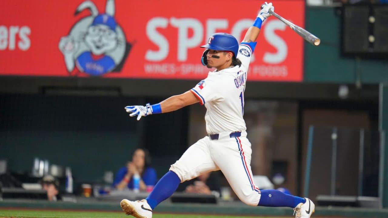 Alejandro Osuna recibe llamado de los Rangers ante baja de Evan Carter