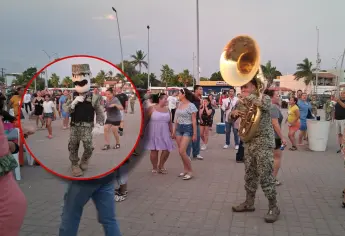Banda de la III Región Militar pone a bailar a las familias en Altata, Navolato