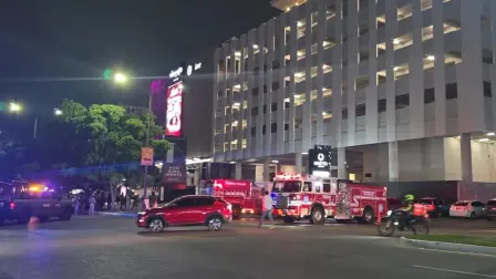 Derrame de químico genera movilización en Plaza Cuatro Ríos, Culiacán