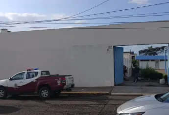 Incendio en la bodega de un colegio provoca movilización de bomberos en la colonia Guadalupe en Culiacán