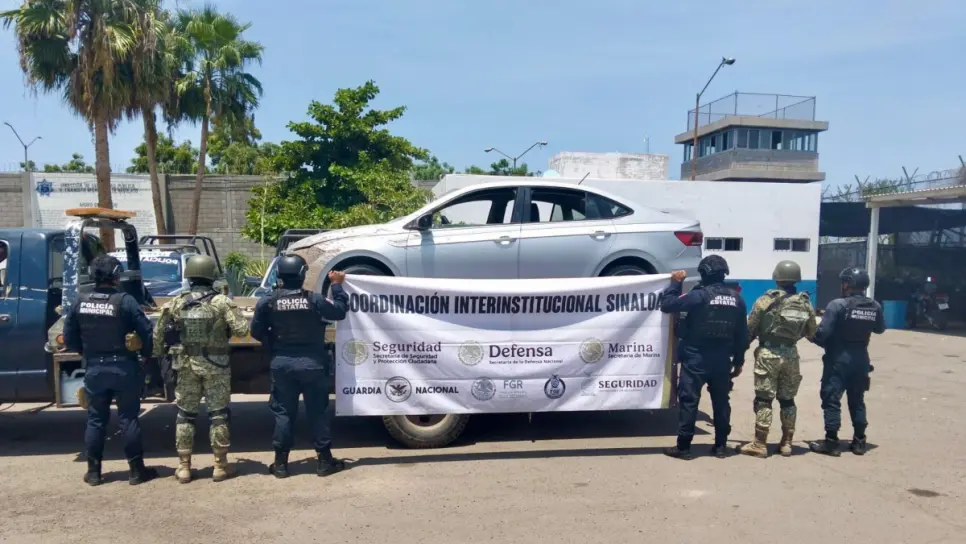 Autoridades recuperan en Navolato vehículo con reporte de robo