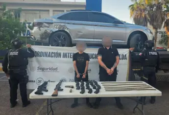 Detienen a dos sujetos con armas, cargadores, cartuchos y un vehículo robado en Culiacán