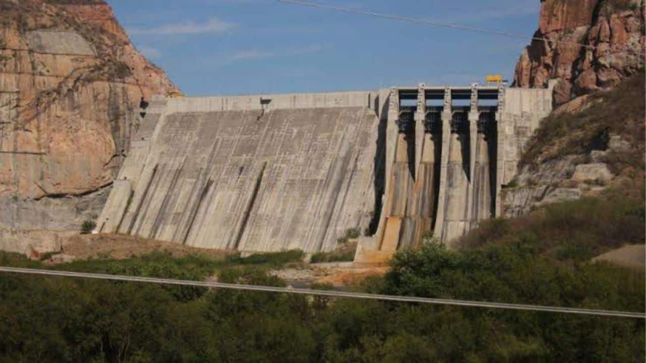 Presa Huites disminuye almacenamiento por extracciones ¿Cuánta agua almacena?