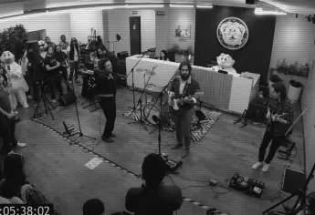 Simi Fest 2025: Enjambre inaugura el Simisónico, un concierto en vivo estilo Tiny Desk Concerts
