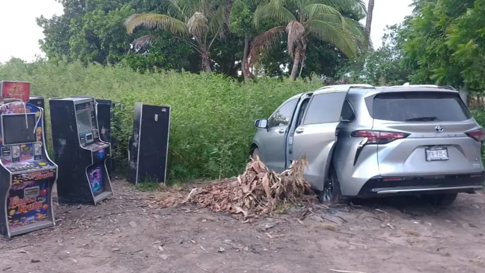 Aseguran un vehículo robado, un cargador, cartuchos y puntas de acero en Navolato