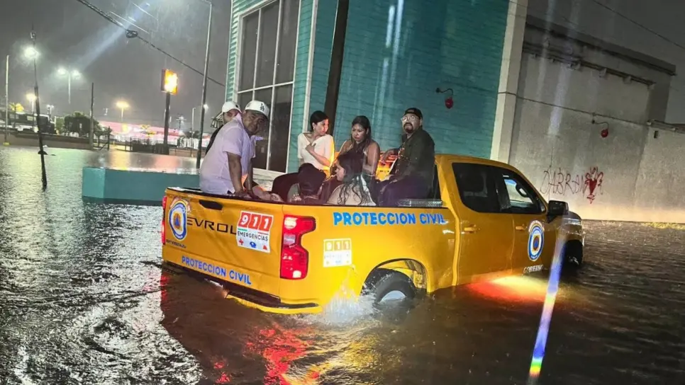 Protección Civil rescató a 127 personas de las lluvias de la tormenta Ivo en Mazatlán