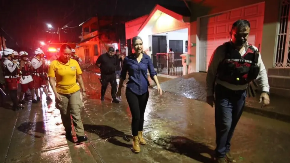 Estrella Palacios supervisa zonas inundadas en Mazatlán y confirma que no hubo consecuencias fatales