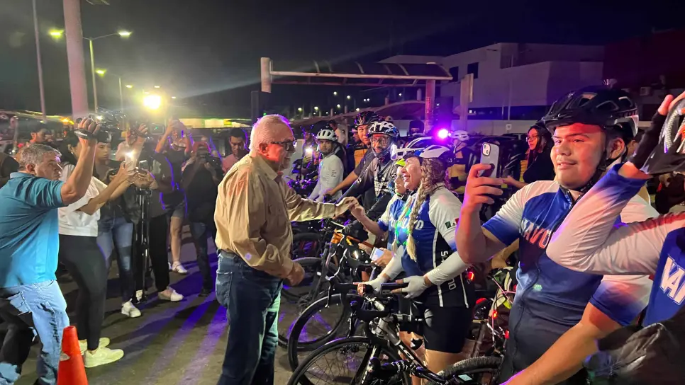 Rocha Moya da banderazo a Altata Rush acompañado de más de mil ciclistas
