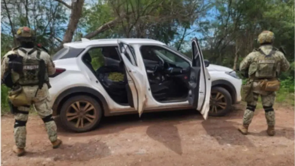 Aseguran dos vehículos y presunta droga en el poblado El Carrizal, en Culiacán