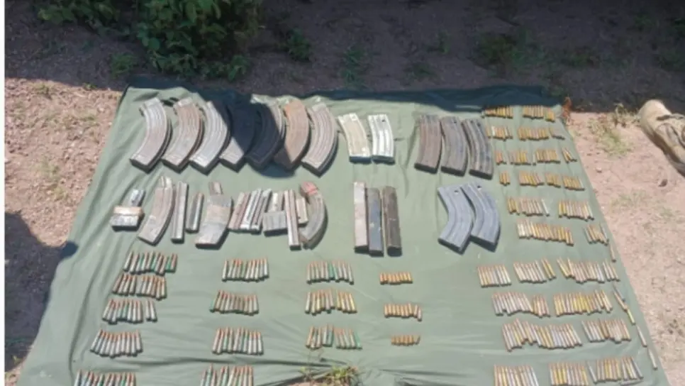 Aseguran cubeta con cargadores y cartuchos en Batopito, Badiraguato