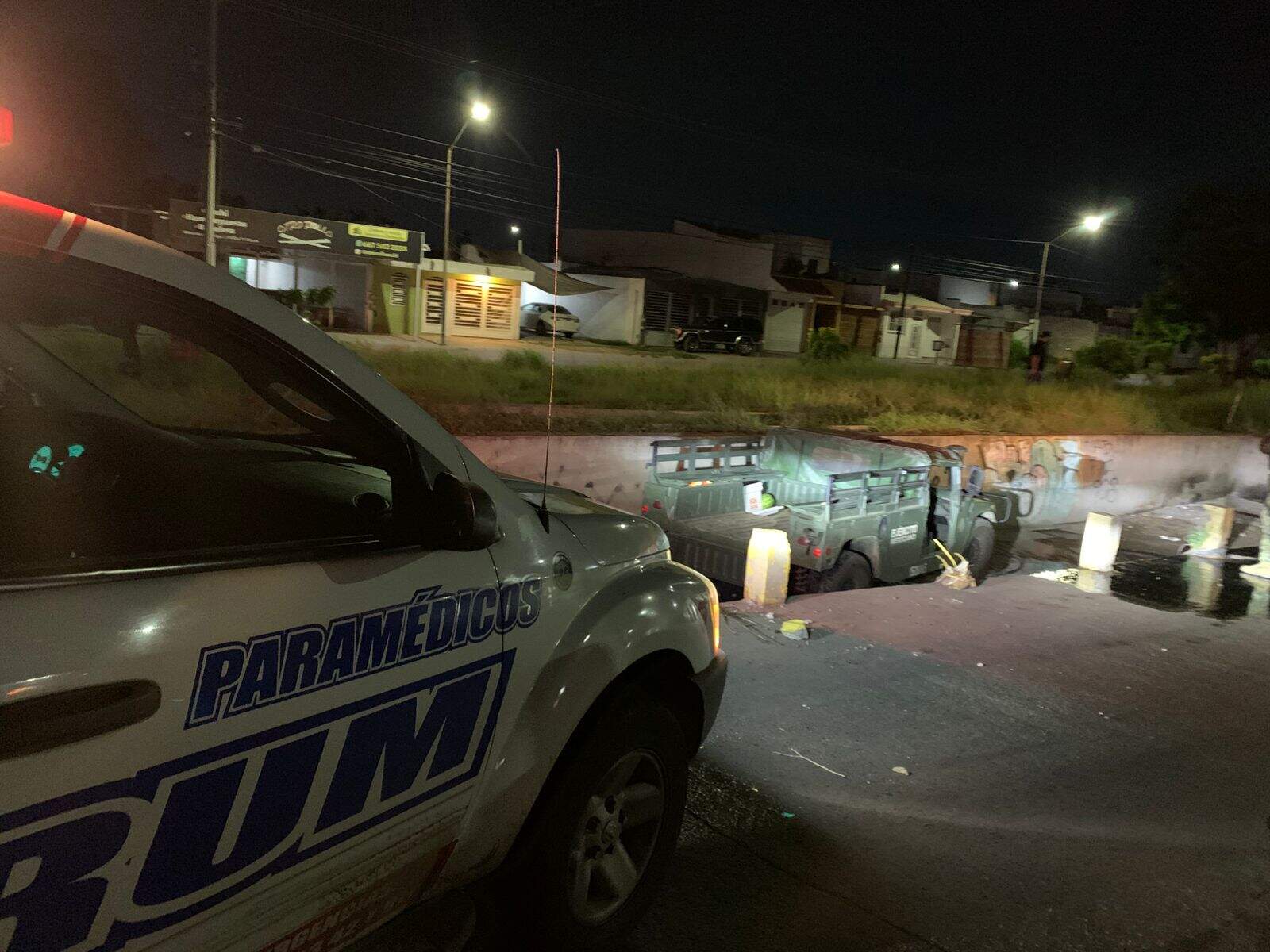 Militares terminan en un canal tras accidentarse en el sector Barrancos de Culiacán