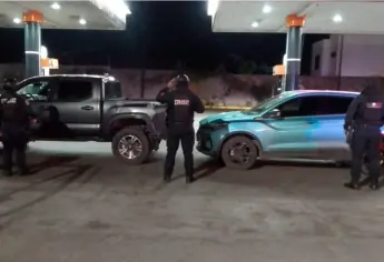 Recuperan dos camionetas con reporte de robo abandonadas sobre La Costerita en Culiacán