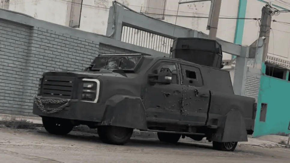 Presencia de camioneta tipo monstruo afuera de instalaciones de la FGR causa inquietud entre mazatlecos