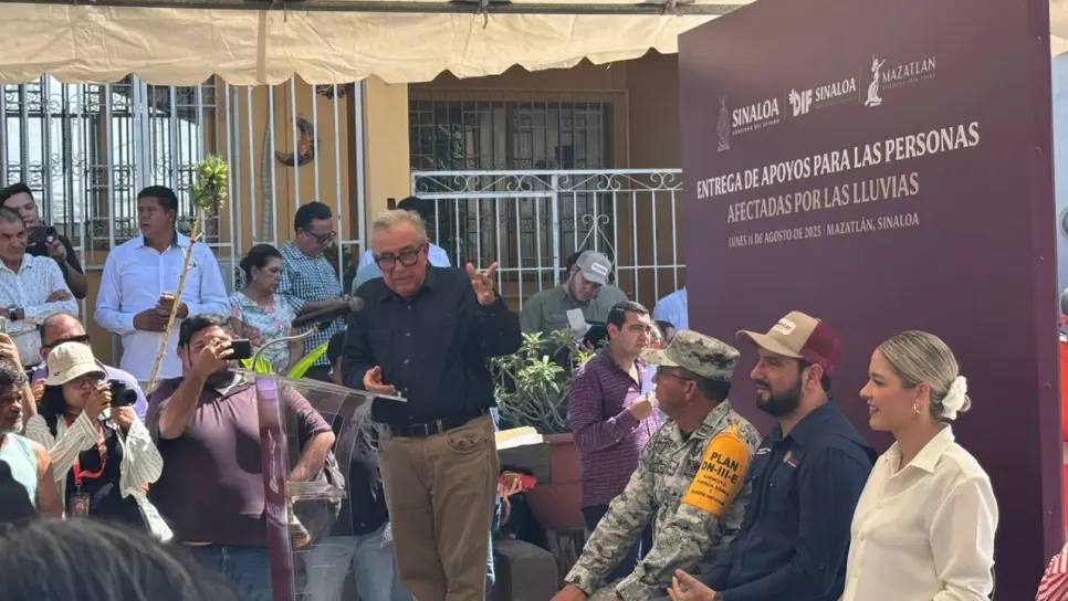 Gobierno Estatal entrega apoyos a 179 familias afectadas por lluvias en Mazatlán