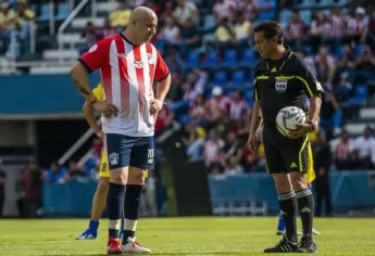 Bofo Bautista golpea a Chepe Guerrero en pleno Juego de Leyendas