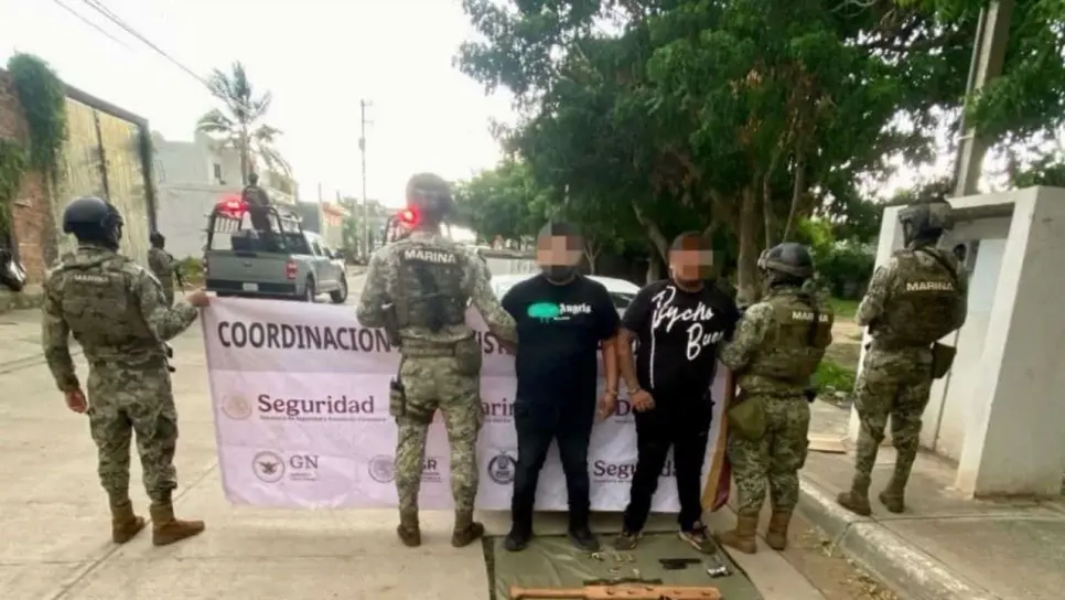 Marina detiene a dos hombres que viajaban con arma en carro robado en Mazatlán