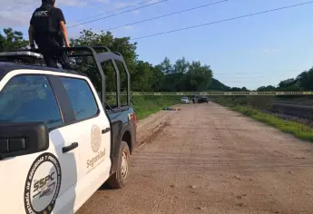 Localizan un cuerpo encobijado cerca de Mojolo, Culiacán