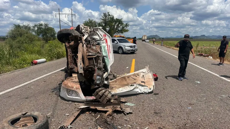 Muere repartidor de gas tras fuerte "encontronazo" en la carretera México 15, en Mocorito
