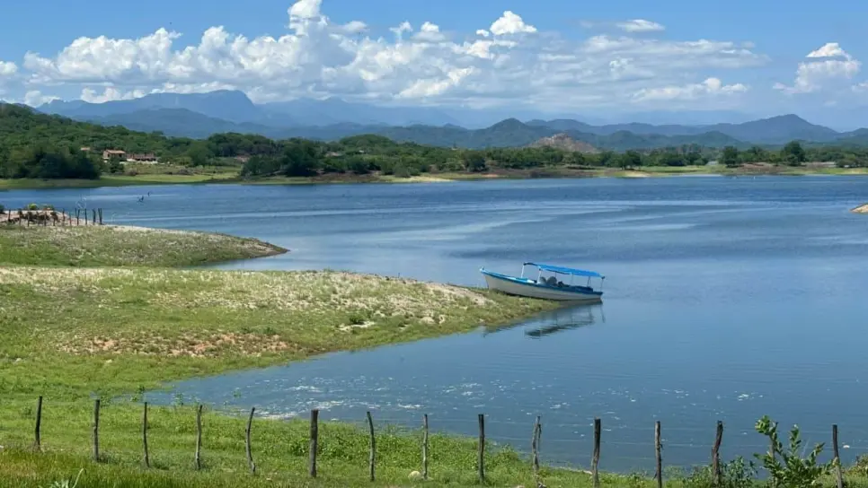 ¿Cuál es el nivel de agua que almacena la Presa Picachos?