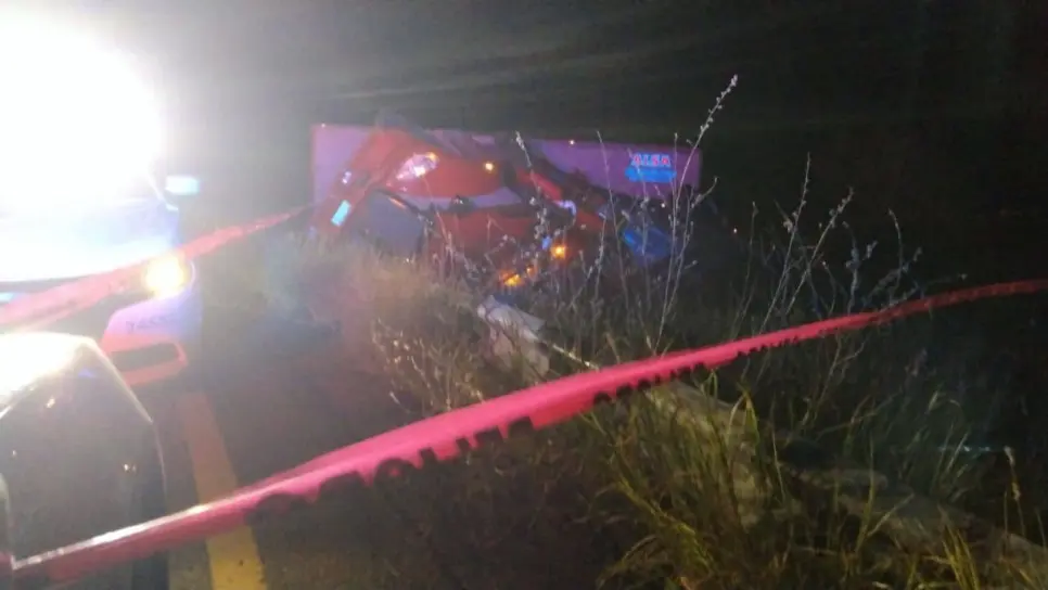 Muere joven trailero en Las Brisas, Guasave, quedó prensado en la cabina