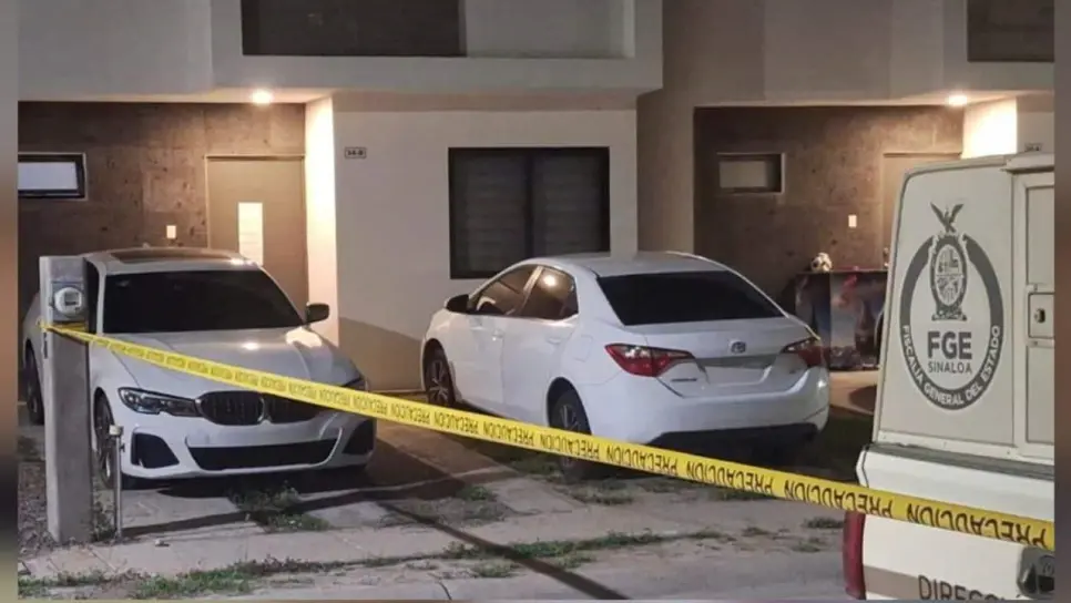 Catean un domicilio en Culiacán y aseguran vehículos y un arma de fuego
