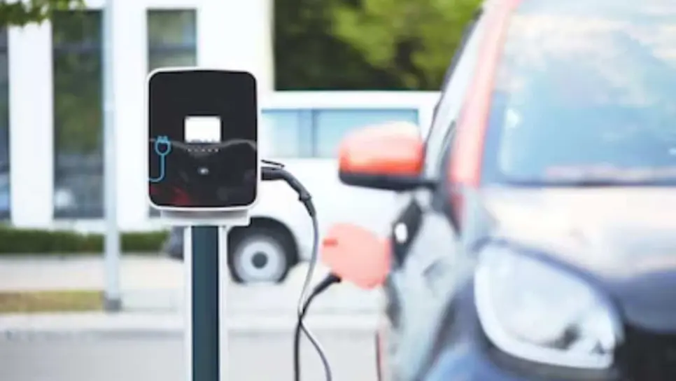 ¿Cómo y cuánto cuesta tramitar las ´placas verdes´ para tu auto híbrido?