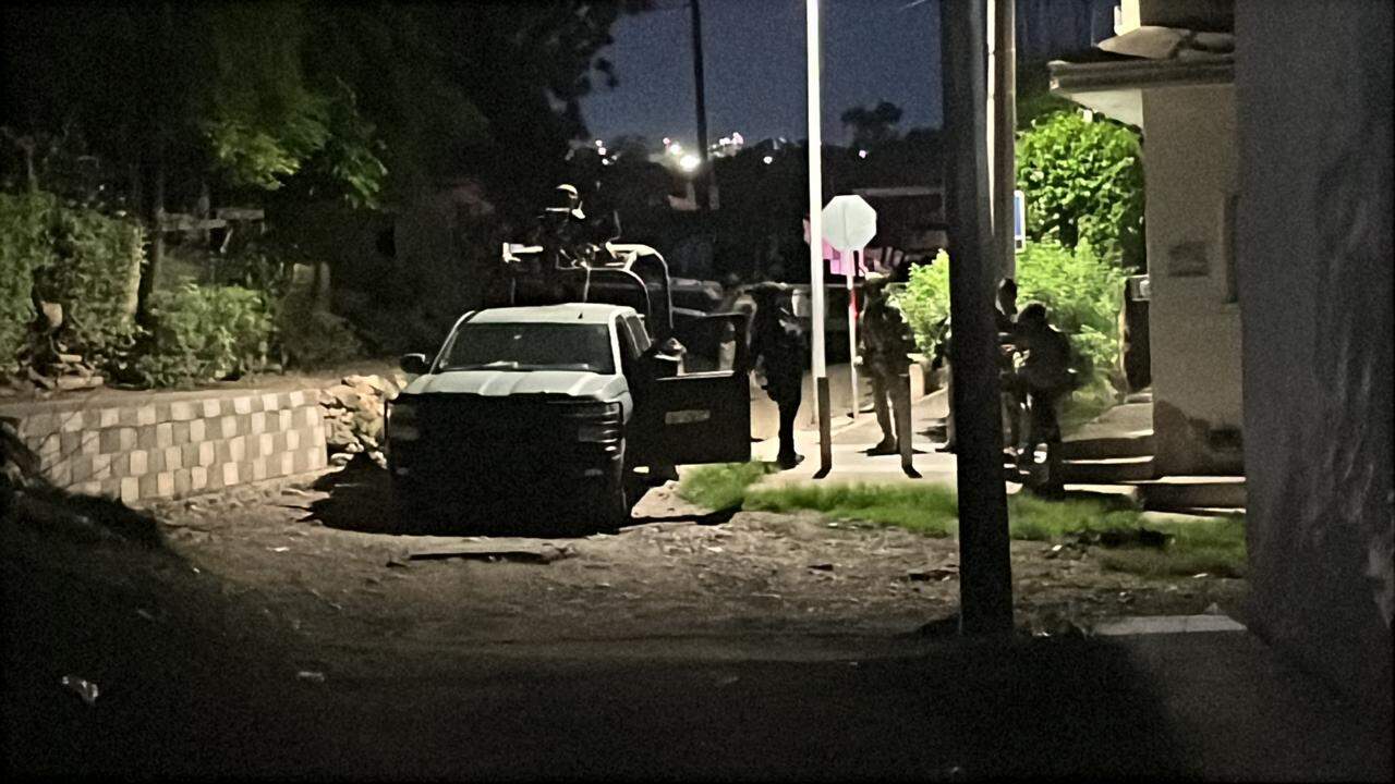 Matan a balazos a un hombre en el patio de un domicilio en la colonia Los Huizaches, en Culiacán