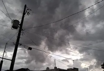 Se registran intensas lluvias con fuertes rachas de viento en Culiacán