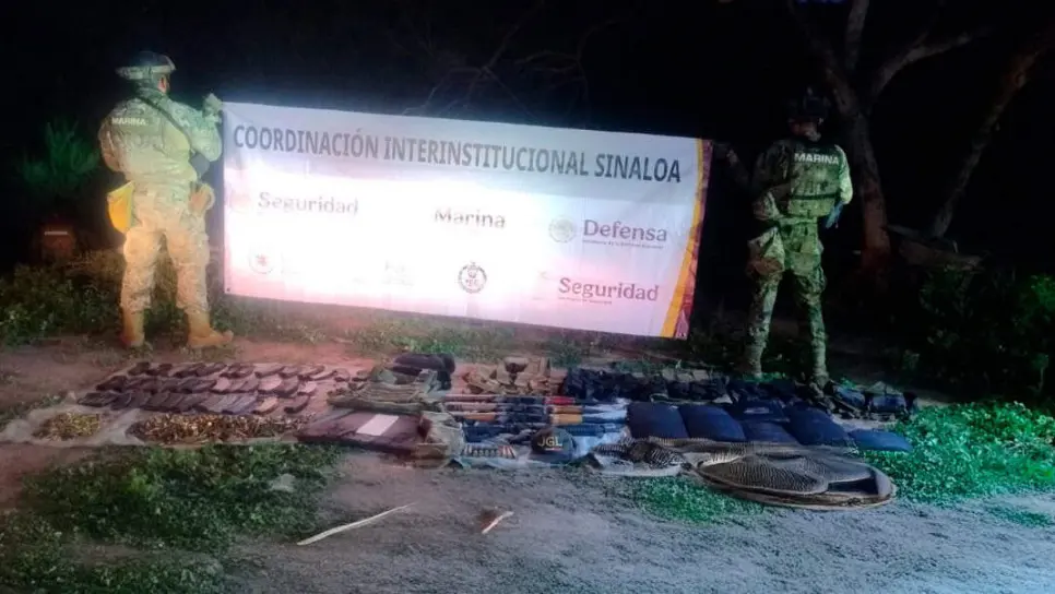 Aseguran camionetas blindadas, rifles, equipo táctico y más de 2 mil cartuchos en Elota Aseguran camionetas blindadas, rifles, equipo táctico y más de 2 mil cartuchos en Elota