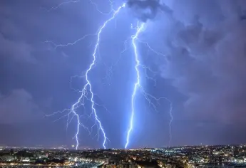 ¿Lavar trastes durante una tormenta eléctrica? Por esta razón no debes hacerlo