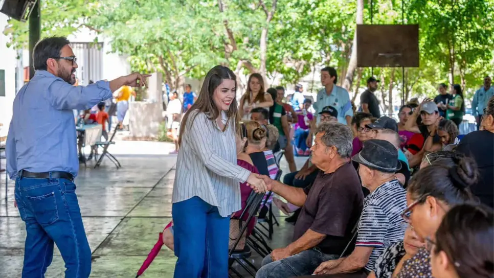 Gámez Mendivil se reúne con familias de la colonia Felipe Ángeles