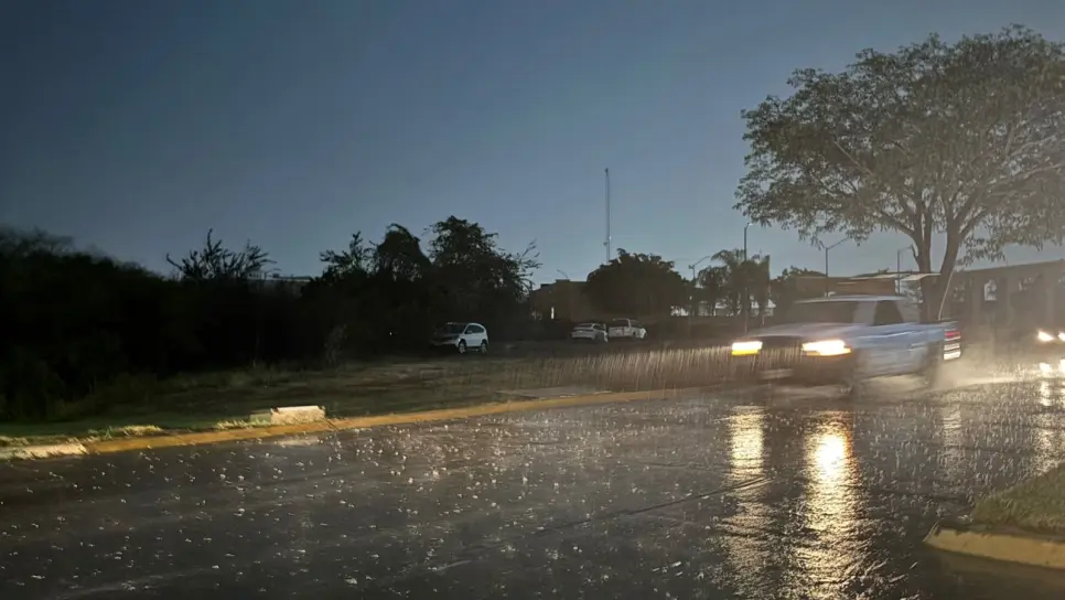 Lluvias moderadas se presentan en Mazatlán este viernes Lluvias moderadas se presentan en Mazatlán este viernes