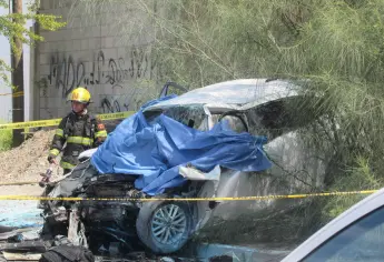 Mueren tres personas tras chocar contra el remolque de un tráiler en Mazatlán