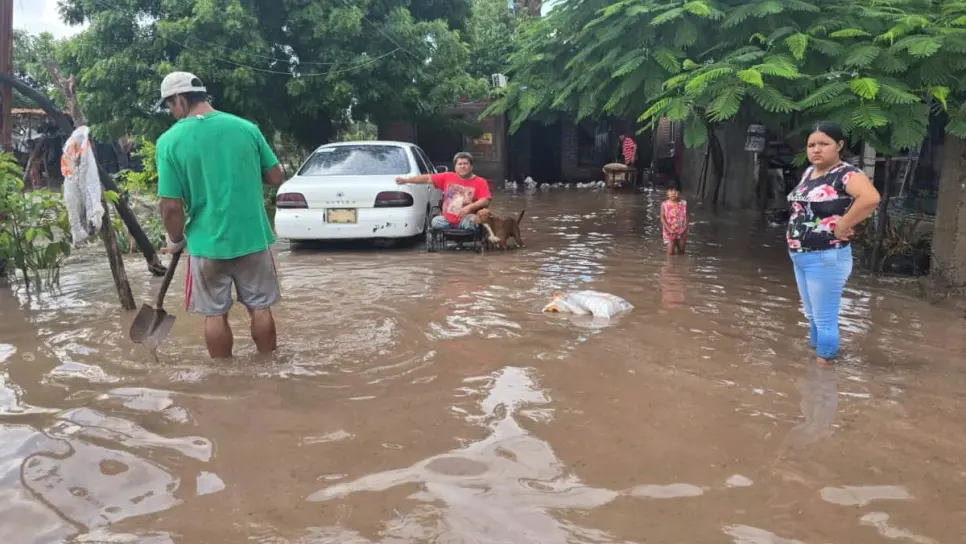 "Preferí quedarme que perder lo poco que tengo": Sergio, afectado por inundaciones en Higuera de Zaragoza "Preferí quedarme que perder lo poco que tengo": Sergio, afectado por inundaciones en Higuera de Zaragoza