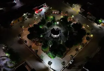 Así luce la cabecera municipal de Choix en una vista nocturna desde las alturas