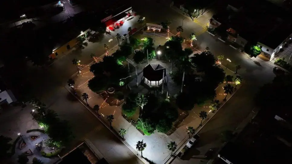 Así luce la cabecera municipal de Choix en una vista nocturna desde las alturas Así luce la cabecera municipal de Choix en una vista nocturna desde las alturas