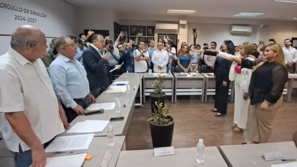 ¡Por fin! Cabildo de Ahome está completo, suplentes de regidoras y síndica procuradora rinden protesta ¡Por fin! Cabildo de Ahome está completo, suplentes de regidoras y síndica procuradora rinden protesta