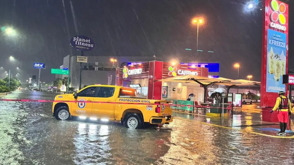 Limita Protección Civil paso a avenidas en Mazatlán por fuertes encharcamientos Limita Protección Civil paso a avenidas en Mazatlán por fuertes encharcamientos