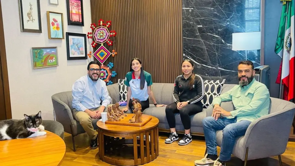 Juan de Dios Gámez se reúne con medallistas Culiacanenses en Palacio Municipal Juan de Dios Gámez se reúne con medallistas Culiacanenses en Palacio Municipal