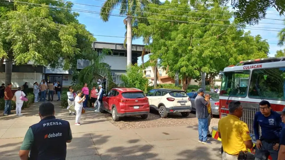 Más de 50 personas son desalojadas por un conato de incendio a una clínica del ISSSTE en Culiacán Más de 50 personas son desalojadas por un conato de incendio a una clínica del ISSSTE en Culiacán