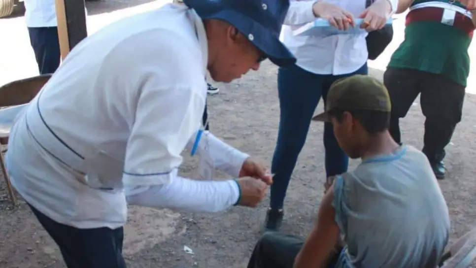 Mantienen bloqueo epidemiológico y aplican más de 80 mil vacunas tras casos de sarampión en Sinaloa Mantienen bloqueo epidemiológico y aplican más de 80 mil vacunas tras casos de sarampión en Sinaloa