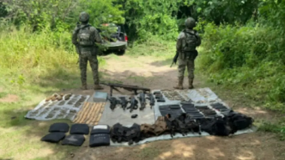 Aseguran armas largas, municiones y equipo táctico en Elota