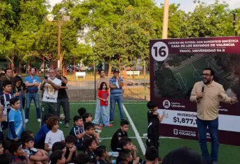 Gámez Mendívil inaugura cancha de fútbol en la colonia Universidad 94 II