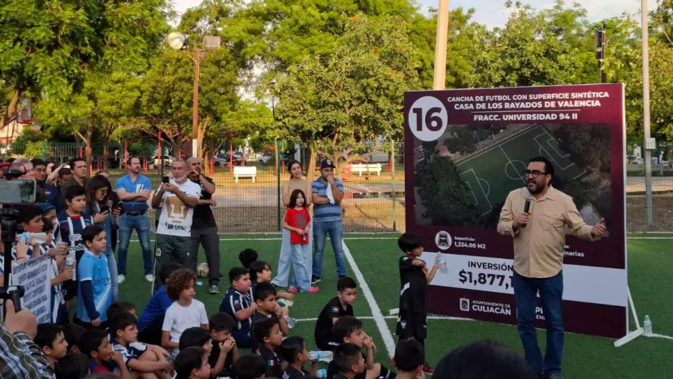 Gámez Mendívil inaugura cancha de fútbol en la colonia Universidad 94 II