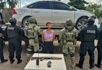 Un hombre y una mujer armados son detenidos por autoridades de Navolato