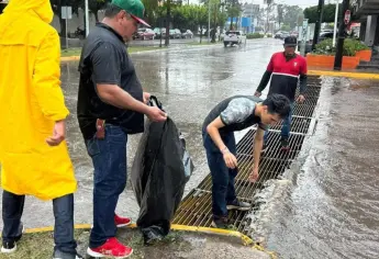 Alcantarillas de Los Mochis se llenan de basura con cada lluvia